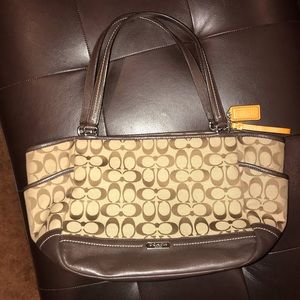 Coach park signature Carrie tote khaki monogram